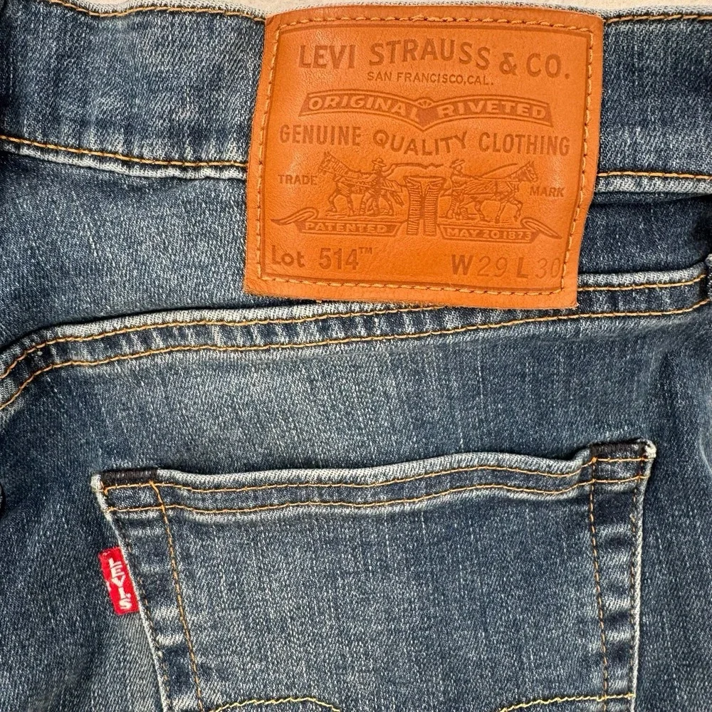 Levi’s 514 Jeans Mens 29x30 Straight Fit Medium Wash Distressed Denim BIG E
